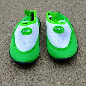 Kids swim shoes sports c5/6 green white